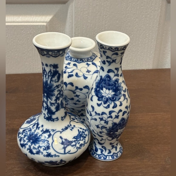 3 Japanese Blue & White Porcelain Bud Vases, Small Vases. - Picture 10 of 12